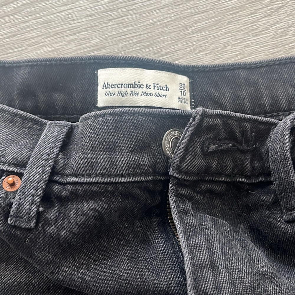 Abercrombie Ultra High Rise Mom Short - Picture 2 of 6